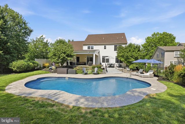 1146 S BRISTOL DR, Lititz, PA 17543