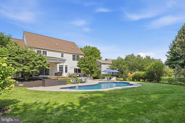 1146 S BRISTOL DR, Lititz, PA 17543