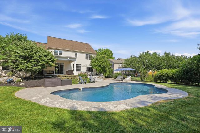 1146 S BRISTOL DR, Lititz, PA 17543