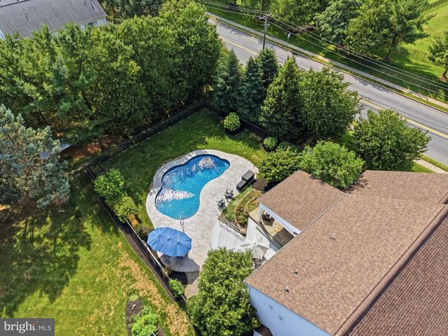 1146 S BRISTOL DR, Lititz, PA 17543