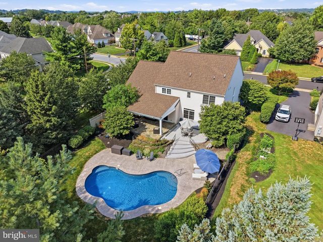 1146 S BRISTOL DR, Lititz, PA 17543