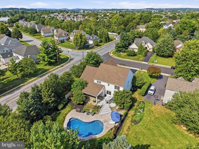 1146 S BRISTOL DR, Lititz, PA 17543