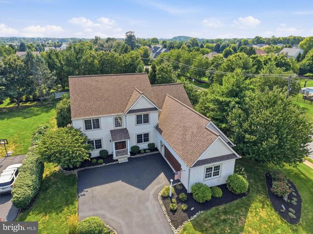 1146 S BRISTOL DR, Lititz, PA 17543