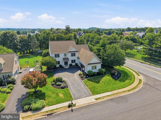 1146 S BRISTOL DR, Lititz, PA 17543