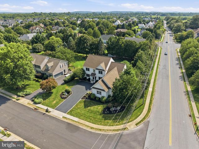 1146 S BRISTOL DR, Lititz, PA 17543