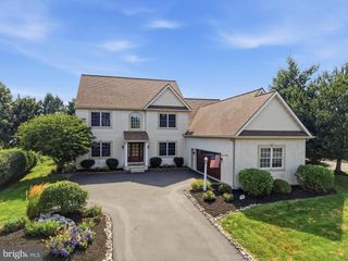 1146 S BRISTOL DR, Lititz, PA 17543