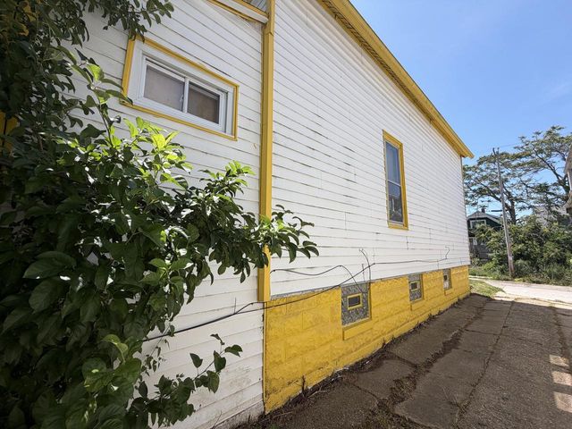 3746 N 2nd LANE, Milwaukee, WI 53212