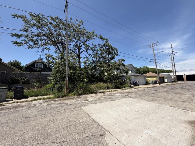 3746 N 2nd LANE, Milwaukee, WI 53212