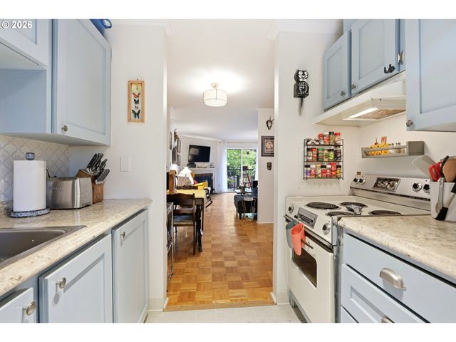 12638 Nw BARNES Rd 5, Portland, OR 97229