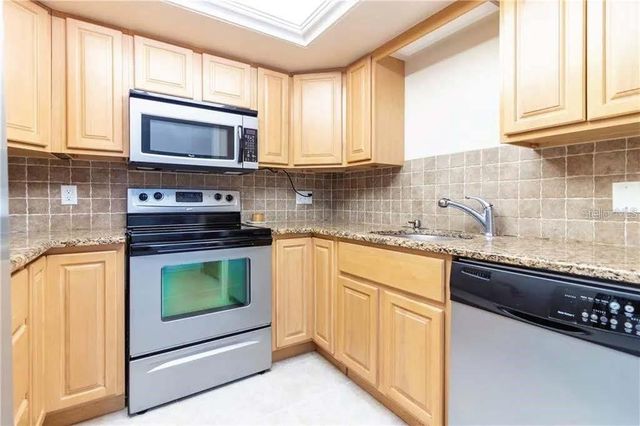 421 PALM AVENUE N, St Petersburg, FL 33703