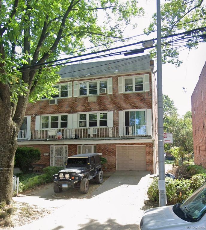 15022 Roosevelt Avenue, Flushing, NY 11354