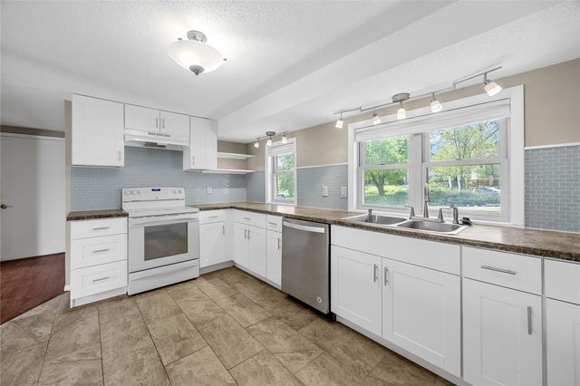 3908 Knollcrest NE, Cedar Rapids, IA 52402