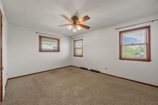 3908 Knollcrest NE, Cedar Rapids, IA 52402