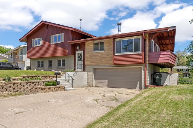 3908 Knollcrest NE, Cedar Rapids, IA 52402