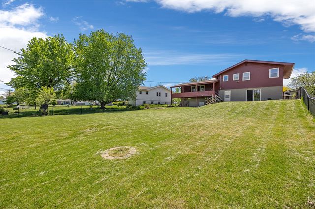 3908 Knollcrest NE, Cedar Rapids, IA 52402
