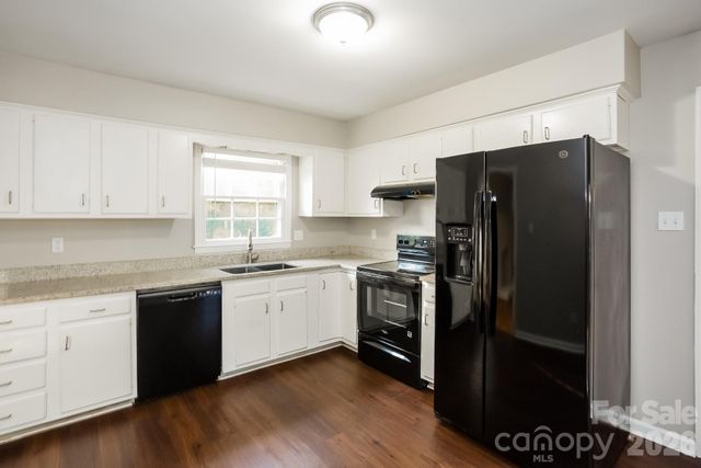 7114 Fox Hunt Road, Charlotte, NC 28212