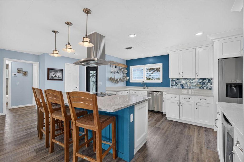 Image 13 of property listing at 3708 ROYAL PALM DRIVE, Bradenton, FL 34210