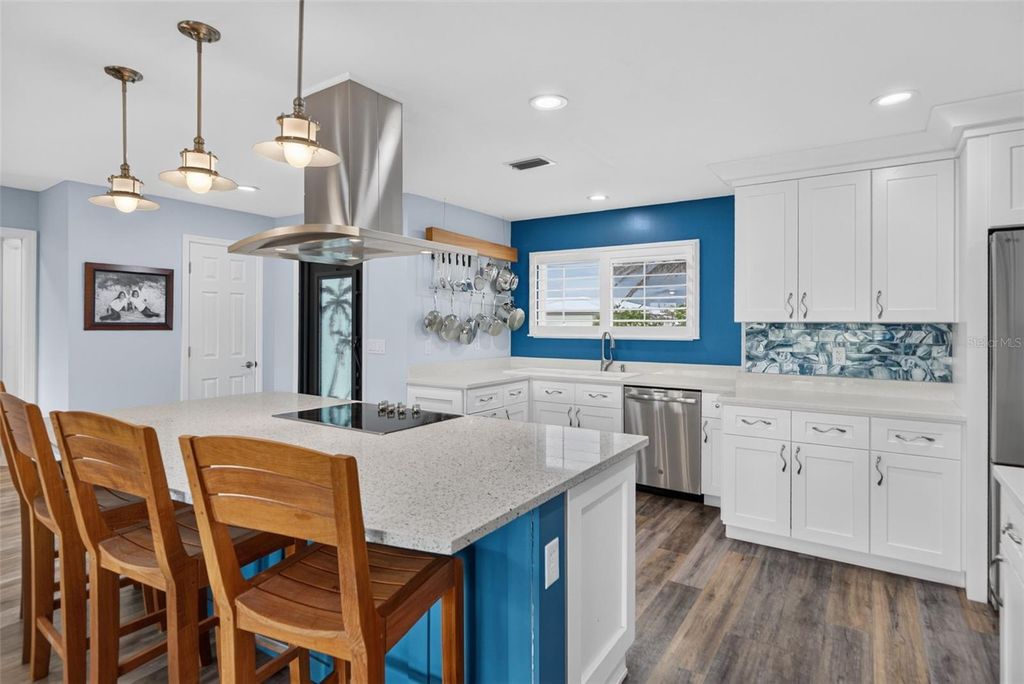 Image 14 of property listing at 3708 ROYAL PALM DRIVE, Bradenton, FL 34210