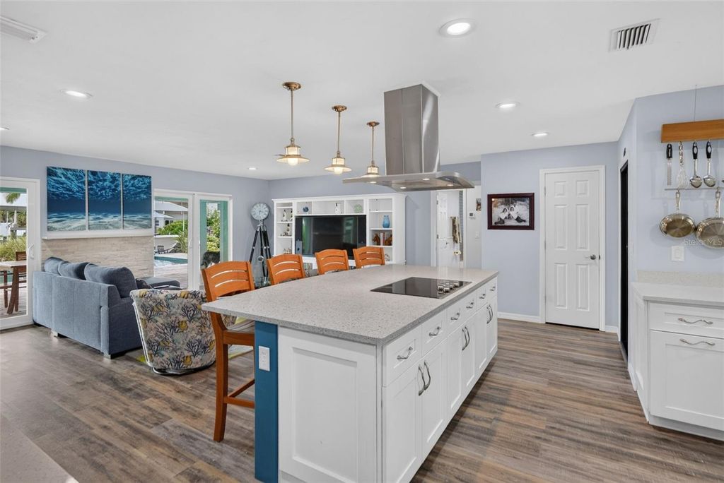Image 16 of property listing at 3708 ROYAL PALM DRIVE, Bradenton, FL 34210