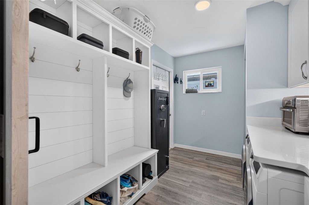 Image 21 of property listing at 3708 ROYAL PALM DRIVE, Bradenton, FL 34210