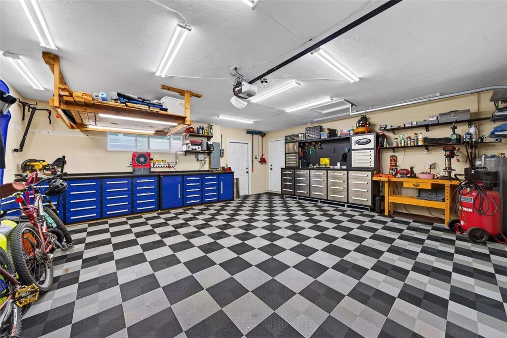 Image 24 of property listing at 3708 ROYAL PALM DRIVE, Bradenton, FL 34210