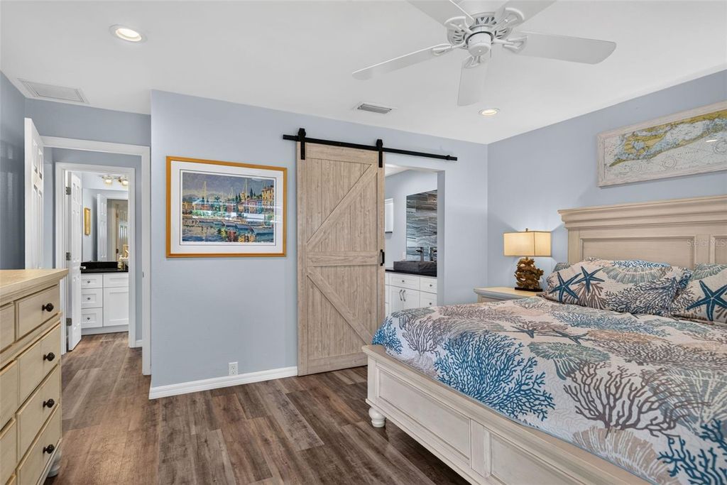 Image 27 of property listing at 3708 ROYAL PALM DRIVE, Bradenton, FL 34210