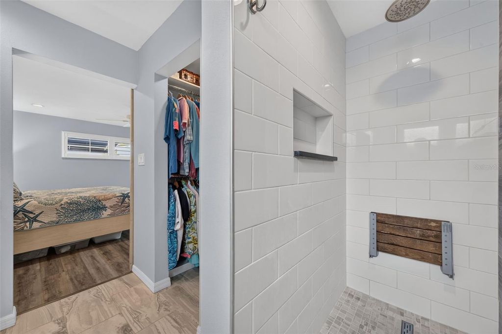 Image 31 of property listing at 3708 ROYAL PALM DRIVE, Bradenton, FL 34210