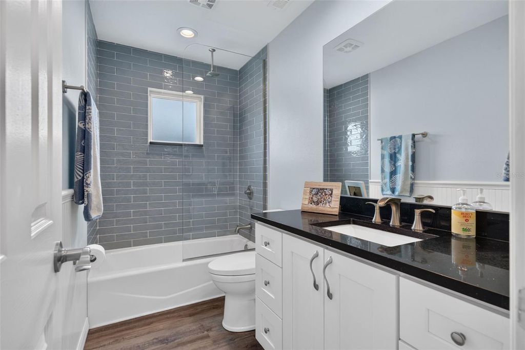 Image 36 of property listing at 3708 ROYAL PALM DRIVE, Bradenton, FL 34210