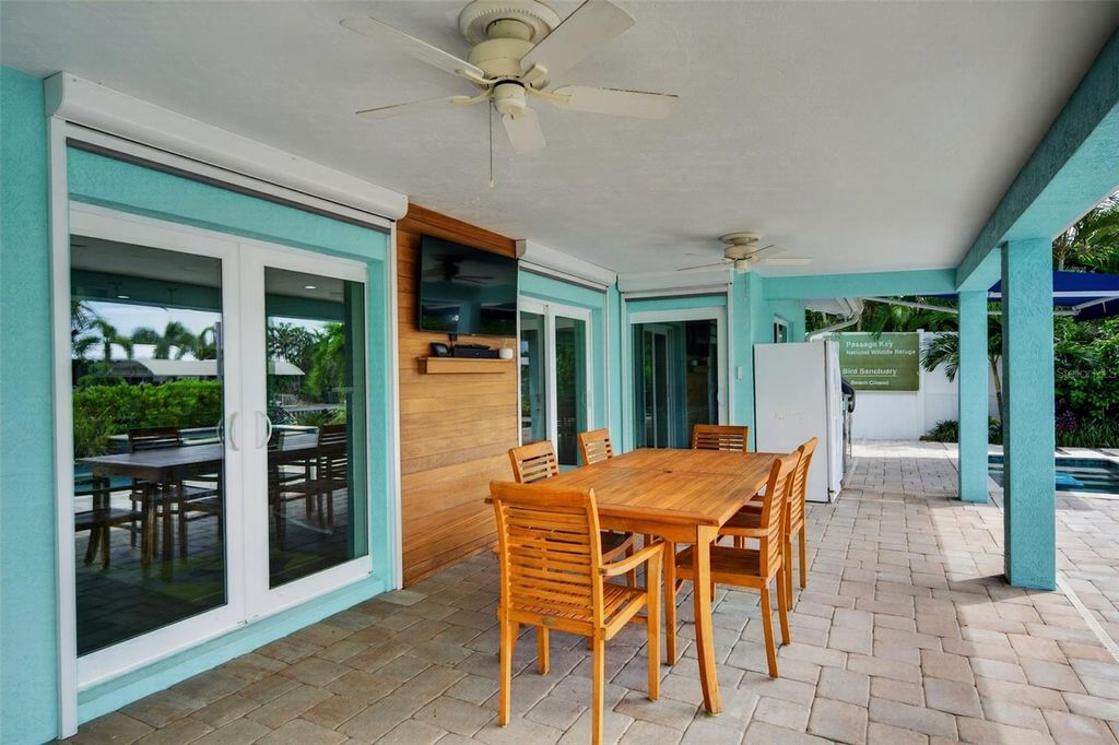 Image 39 of property listing at 3708 ROYAL PALM DRIVE, Bradenton, FL 34210