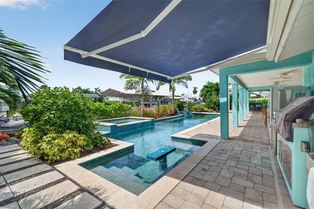Image 41 of property listing at 3708 ROYAL PALM DRIVE, Bradenton, FL 34210