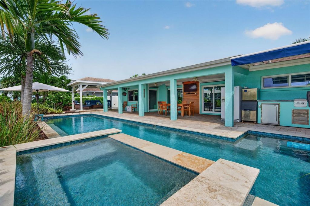 Image 42 of property listing at 3708 ROYAL PALM DRIVE, Bradenton, FL 34210