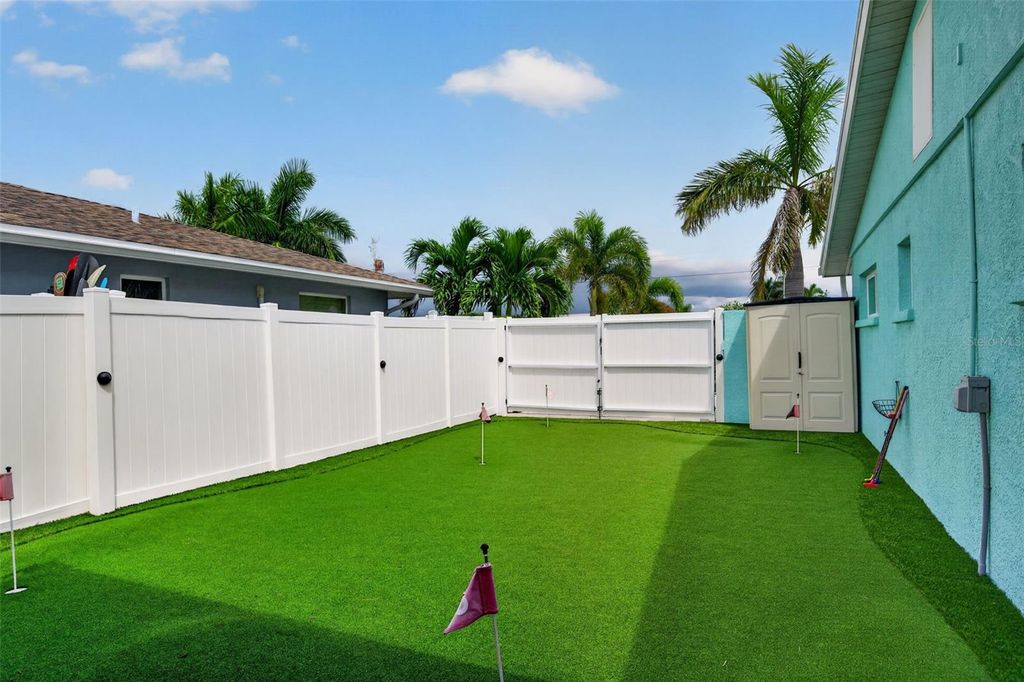 Image 47 of property listing at 3708 ROYAL PALM DRIVE, Bradenton, FL 34210