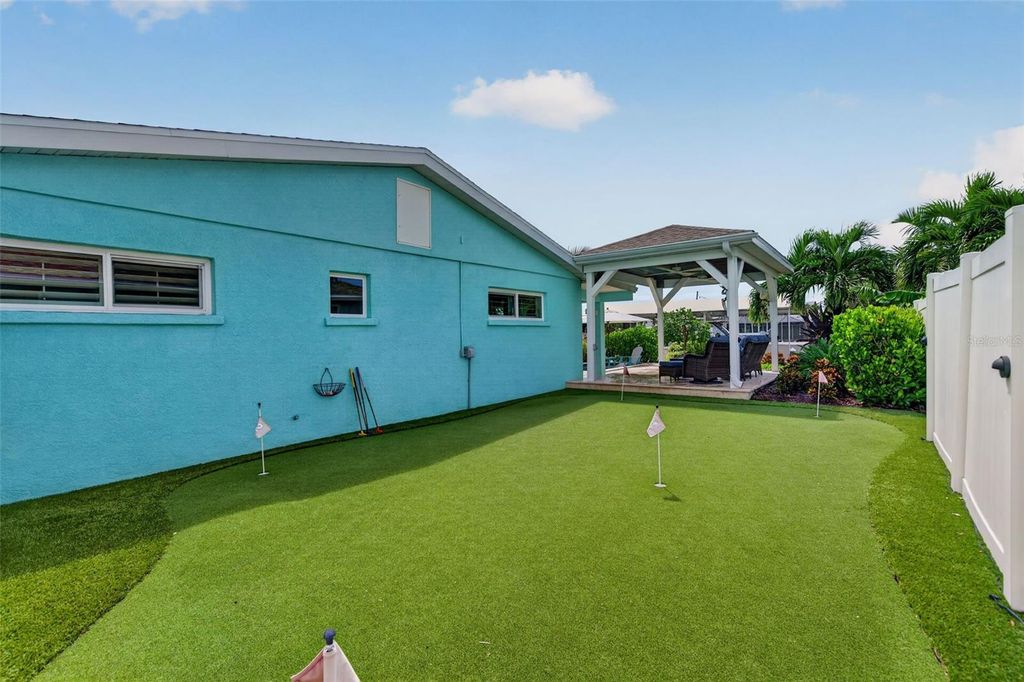 Image 48 of property listing at 3708 ROYAL PALM DRIVE, Bradenton, FL 34210