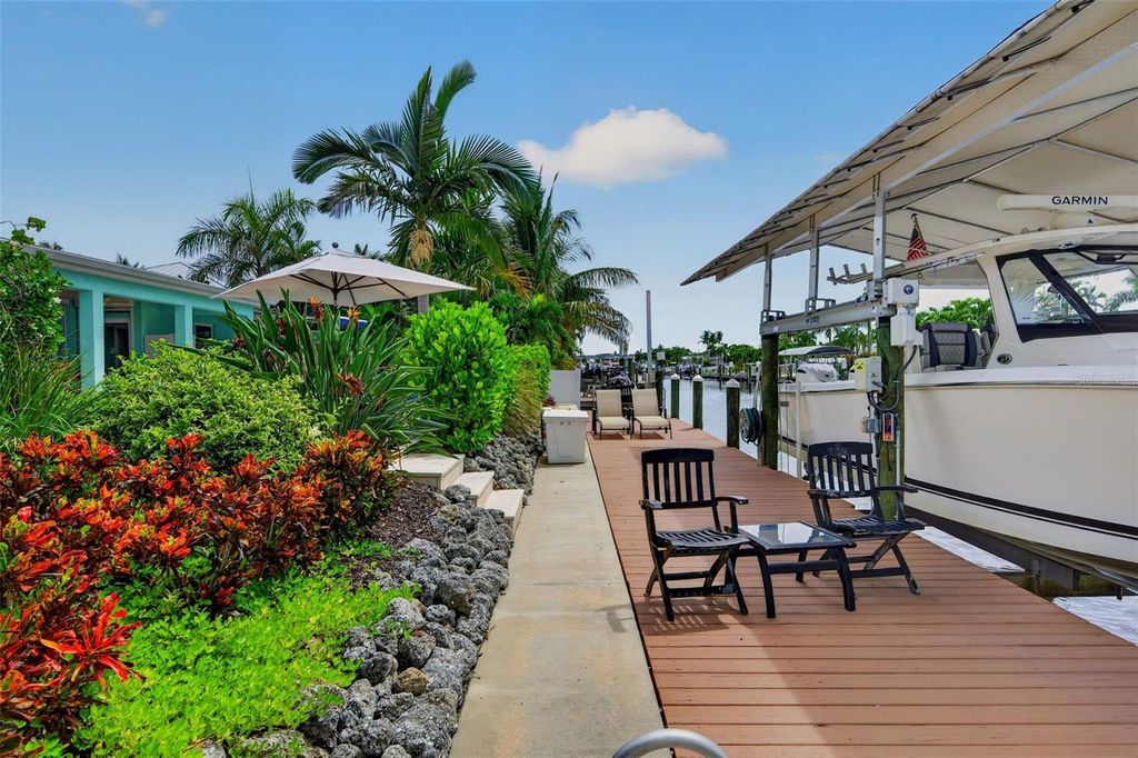 Image 49 of property listing at 3708 ROYAL PALM DRIVE, Bradenton, FL 34210