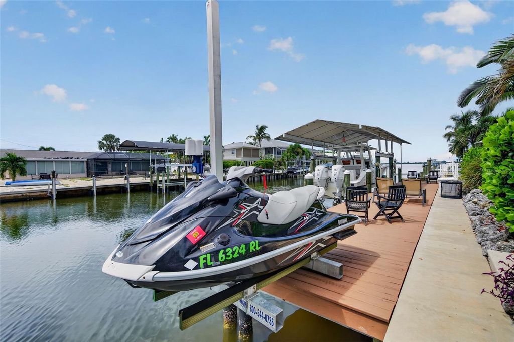 Image 51 of property listing at 3708 ROYAL PALM DRIVE, Bradenton, FL 34210