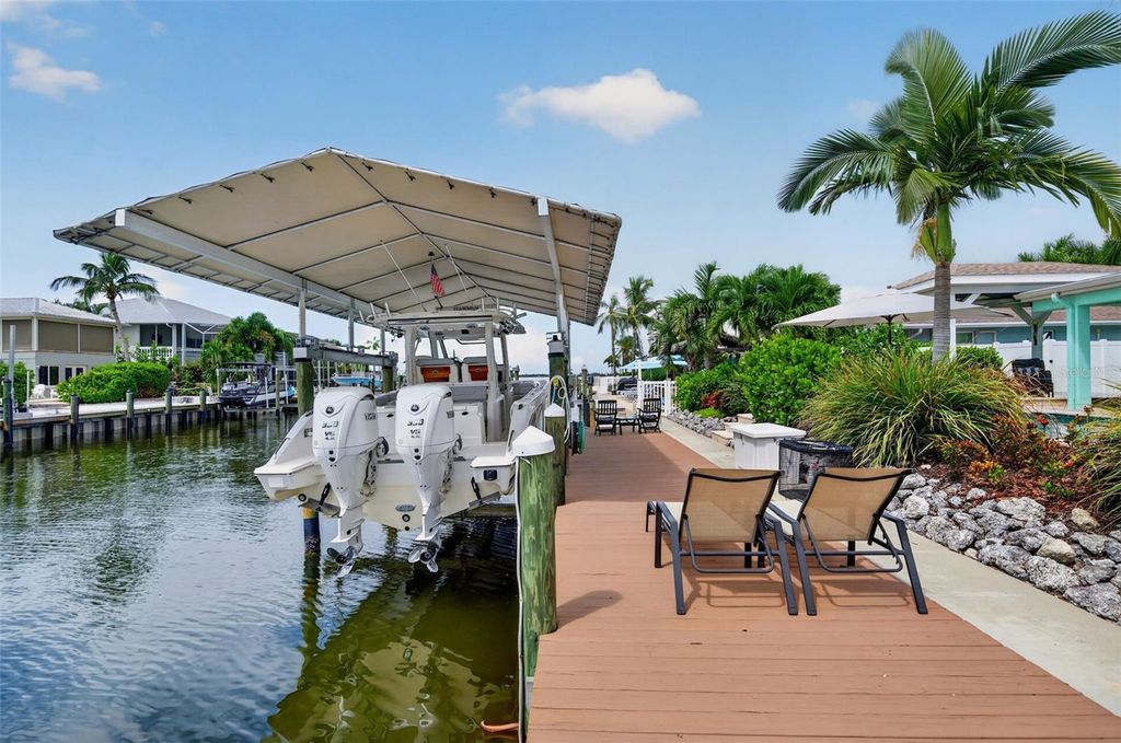 Image 52 of property listing at 3708 ROYAL PALM DRIVE, Bradenton, FL 34210