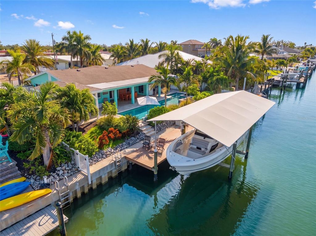 Image 53 of property listing at 3708 ROYAL PALM DRIVE, Bradenton, FL 34210