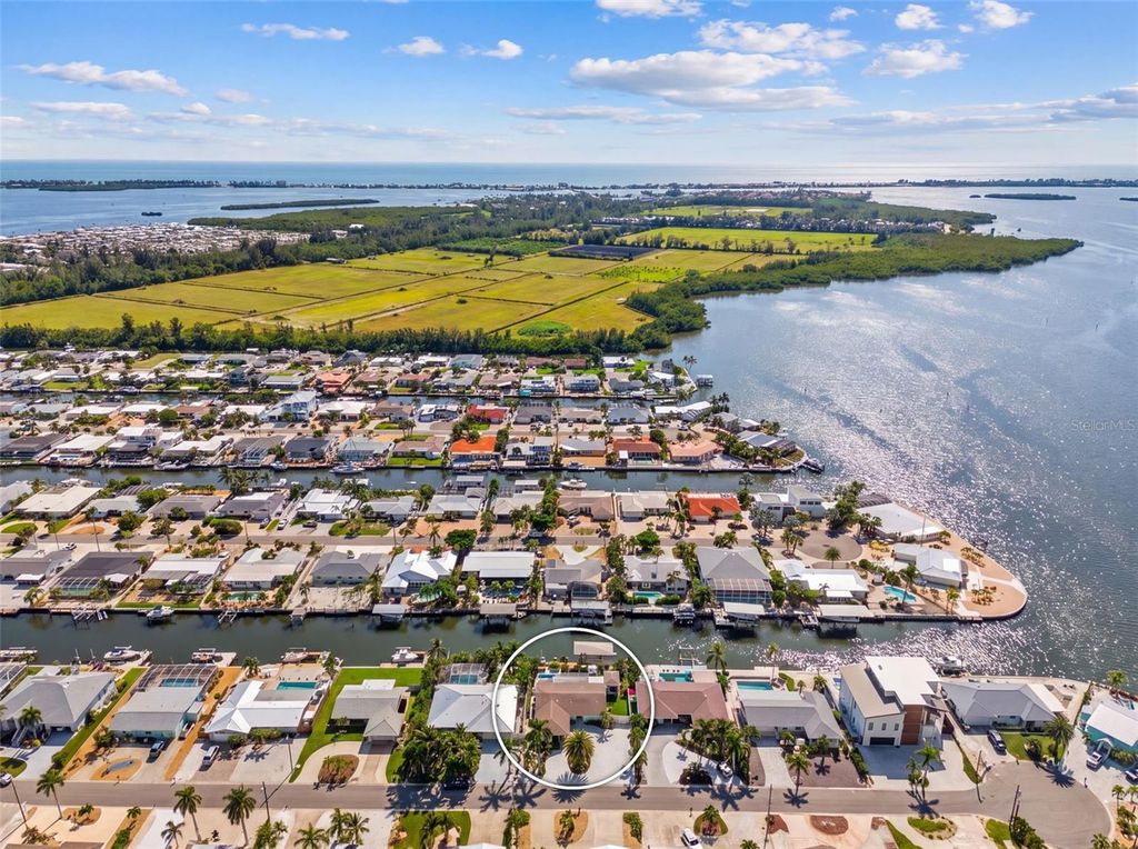 Image 55 of property listing at 3708 ROYAL PALM DRIVE, Bradenton, FL 34210