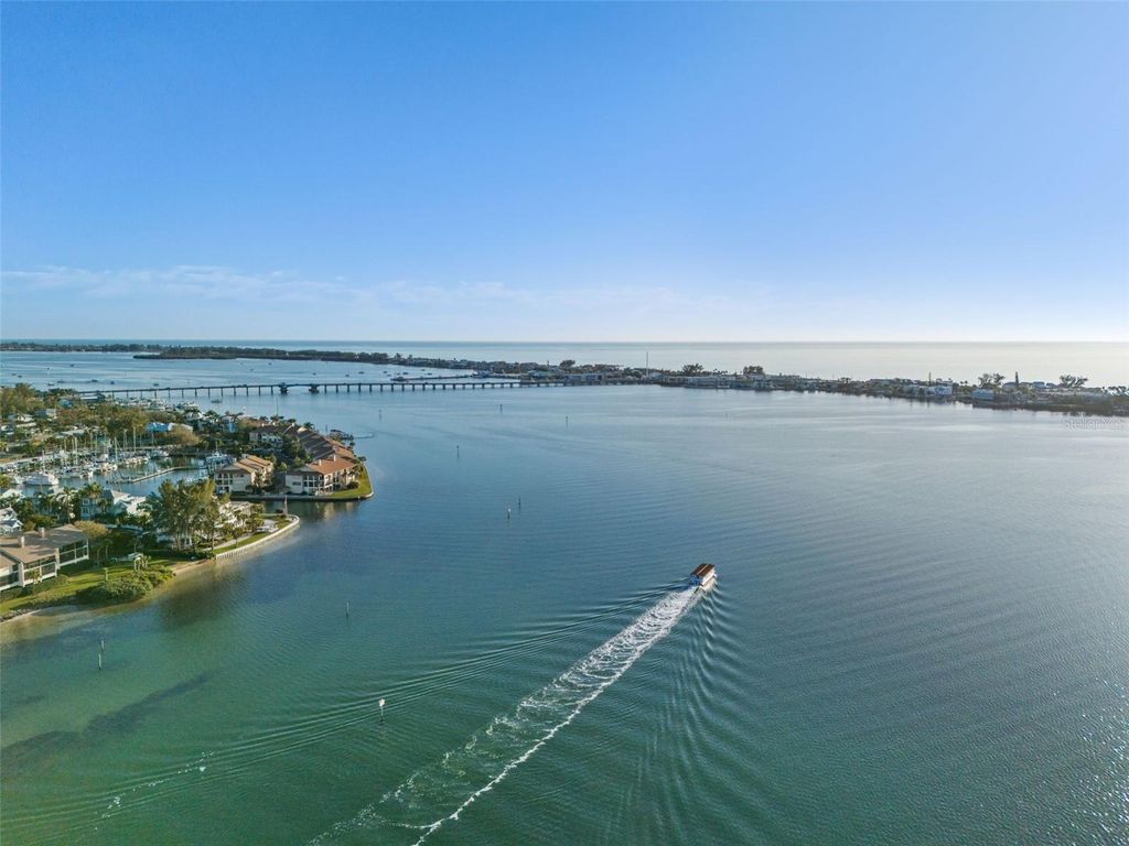 Image 60 of property listing at 3708 ROYAL PALM DRIVE, Bradenton, FL 34210