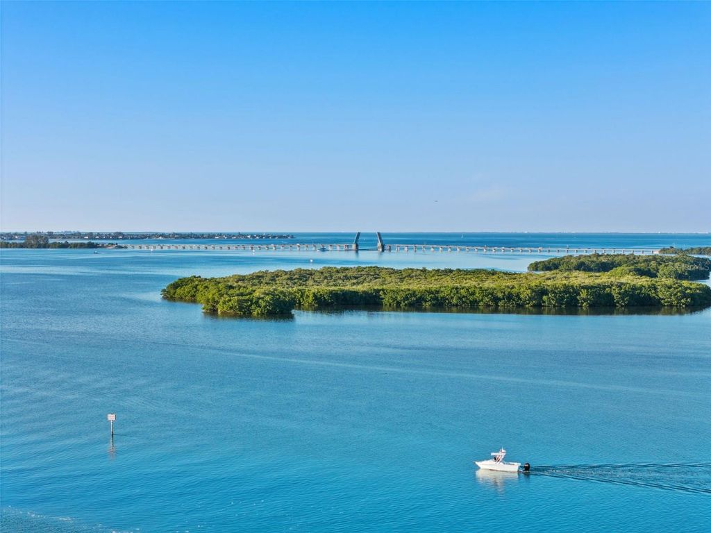 Image 61 of property listing at 3708 ROYAL PALM DRIVE, Bradenton, FL 34210