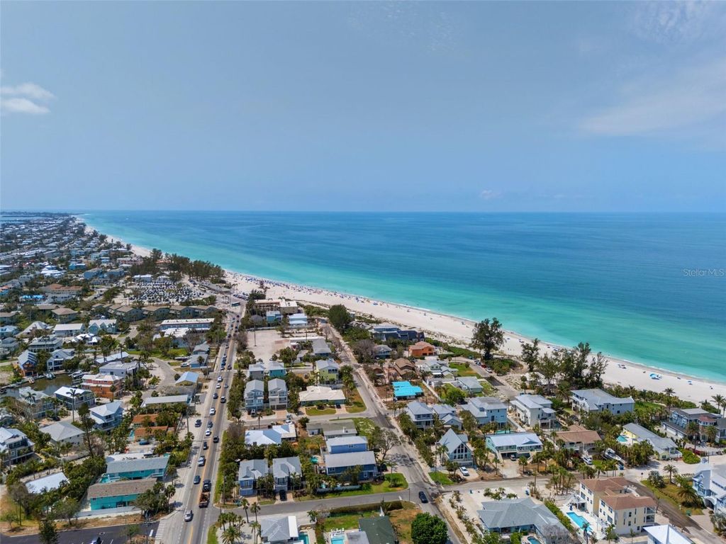 Image 65 of property listing at 3708 ROYAL PALM DRIVE, Bradenton, FL 34210