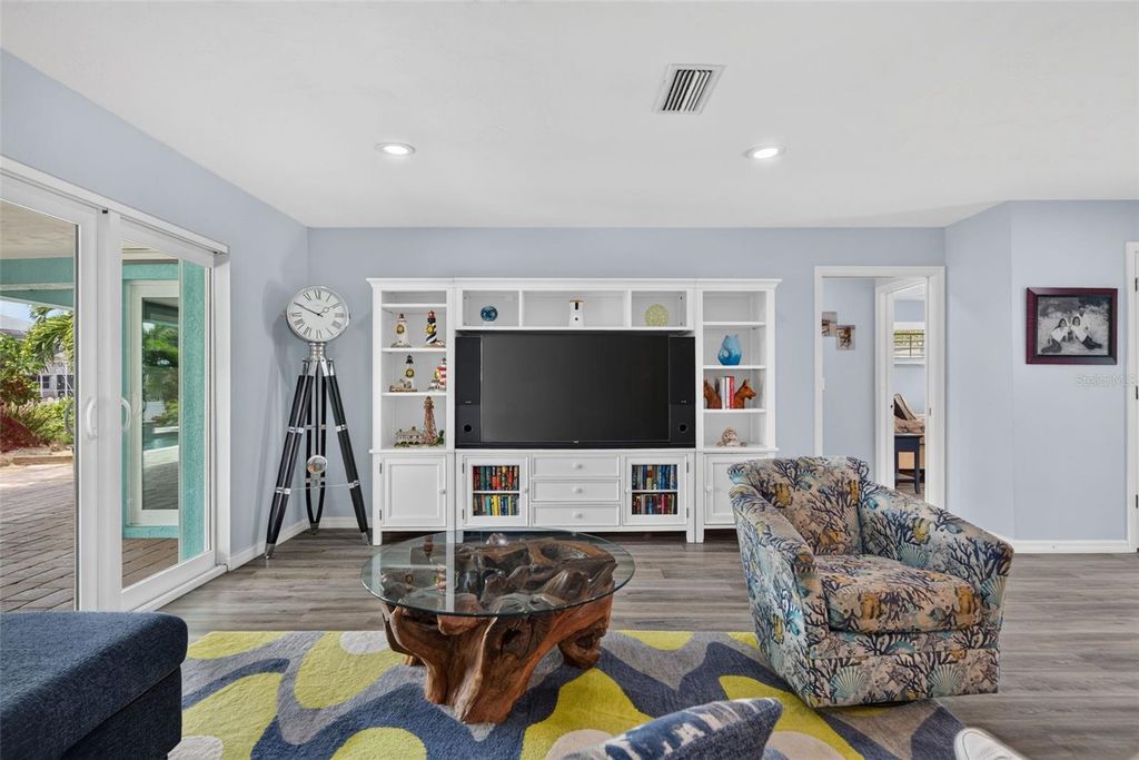 Image 10 of property listing at 3708 ROYAL PALM DRIVE, Bradenton, FL 34210