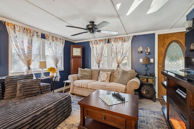 1830 Old Clarksville Pike, Chapmansboro, TN 37035