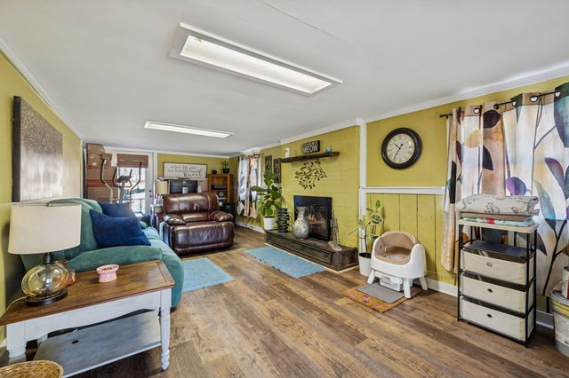 1830 Old Clarksville Pike, Chapmansboro, TN 37035