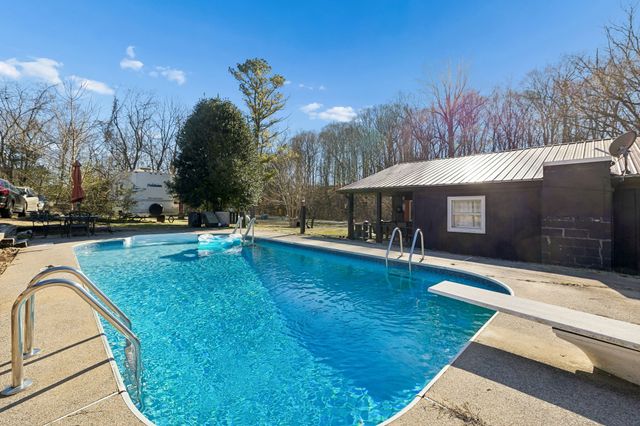 1830 Old Clarksville Pike, Chapmansboro, TN 37035