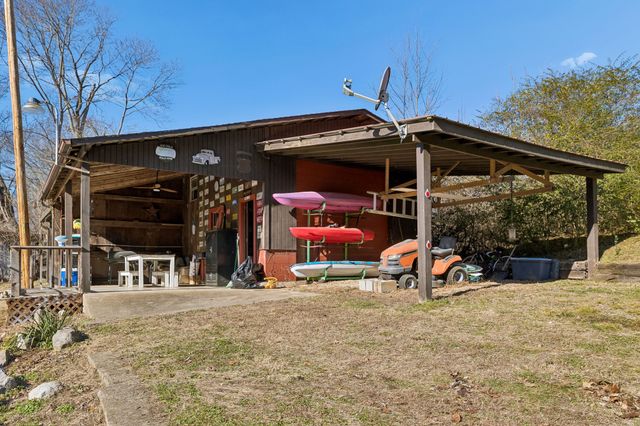 1830 Old Clarksville Pike, Chapmansboro, TN 37035