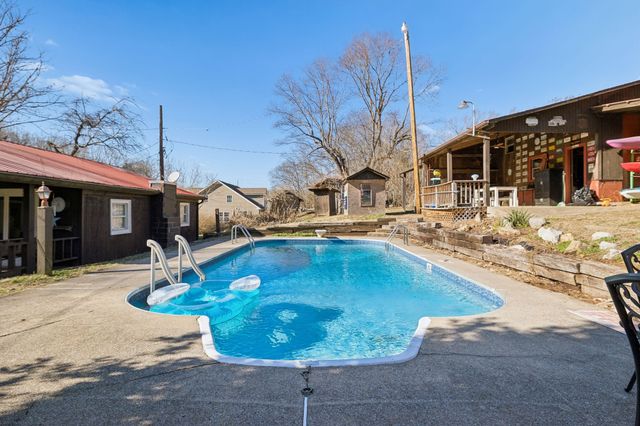 1830 Old Clarksville Pike, Chapmansboro, TN 37035