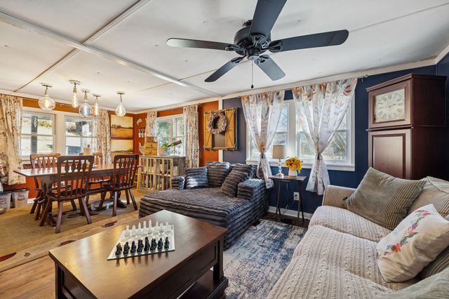 1830 Old Clarksville Pike, Chapmansboro, TN 37035