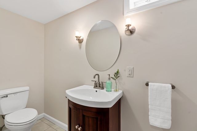 37 Davelin Road, Wayland, MA 01778