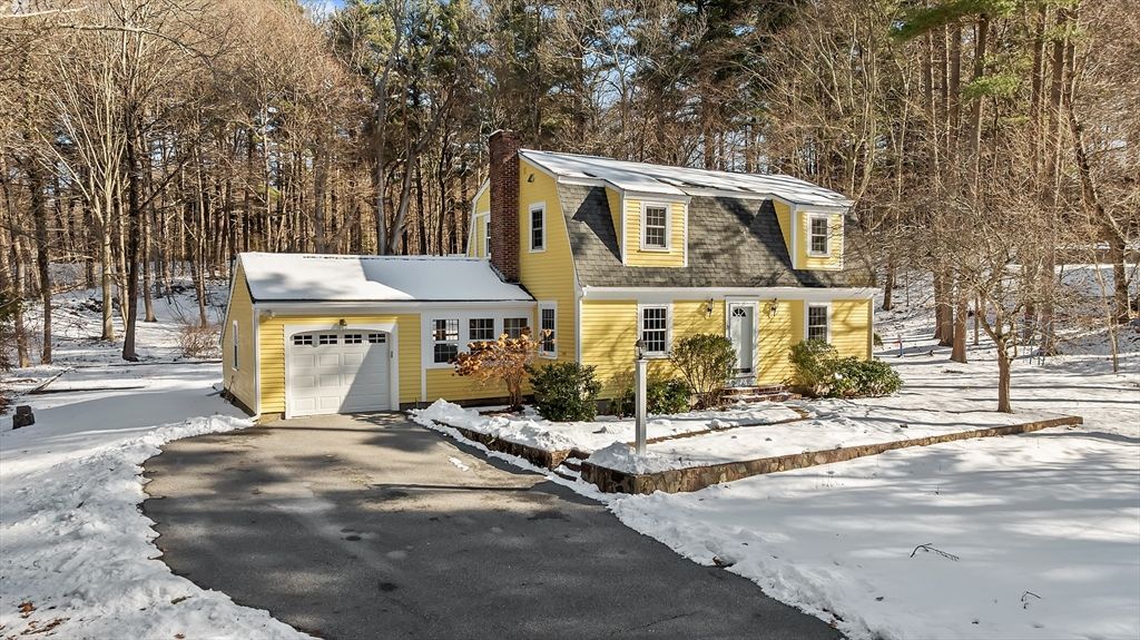 37 Davelin Road, Wayland, MA 01778